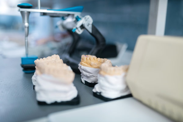 Los materiales más demandados en prótesis dentales: ventajas y aplicaciones clínicas